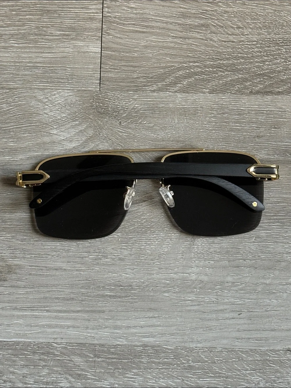Aviator style sunglasses